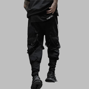 Pantalones cargo negros con múltiples bolsillos