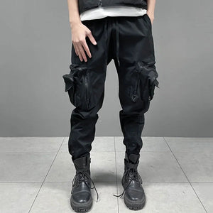 Pantalon noir à revers et poches à fermeture éclair multiples