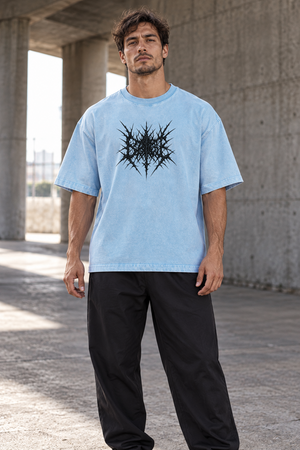 オーバーサイズ アシッドウォッシュ グラフィックTシャツ、スカイブルー、キャンペーン正面ビュー、Cyber Techwearオリジナルプリントとシルエット