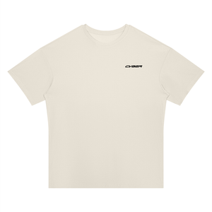 Abrikosfarvet oversized T-shirt lagt fladt, set forfra med rundhals, dropped shoulders og lille CYBER-tryk på brystet