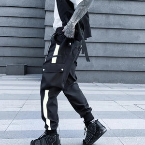 Pantalón negro multibolsillos con patchwork