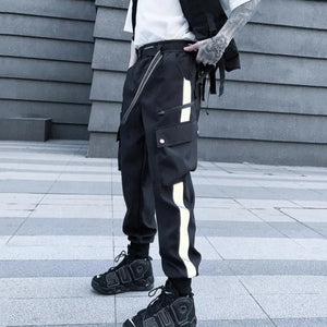 Pantalón negro multibolsillos con patchwork