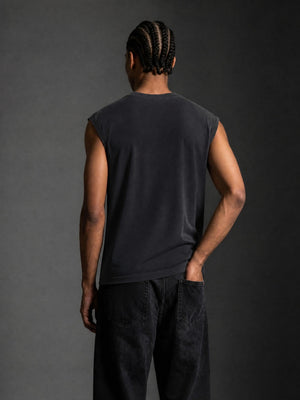 Back view standing, the body hanging loose and finishing straight below the waistband