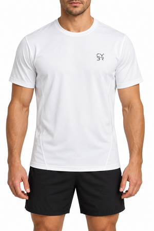 メンズ ライトウェイト トレーニングTシャツ、Cyber Techwearブランドのモデル着用イメージ