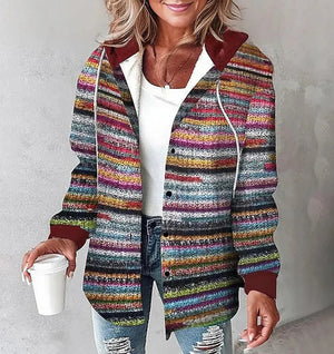 Τζάκετ με κουκούλα Rainbow Stripe με πολύχρωμες πλεκτές ρίγες και μπορντό μανσέτες, μπροστινή όψη πάνω από λευκό τοπ