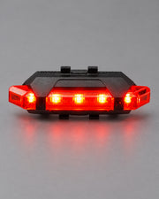 Rød cyberpunk-hjelmlampe