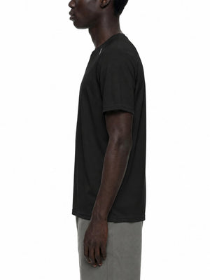 Side profile of the black reflective trim gym tee on a model, short sleeve and straight body