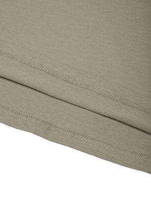 Close-up of the double-stitched bottom hem on the Gray Green training T-shirt, straight cut