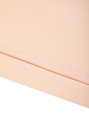 Detail of the straight hem on the Light Pink slim fit t-shirt, double topstitched edge