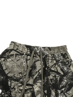 Close-up of the elasticated waistband with its drawcord threaded through the camo cotton