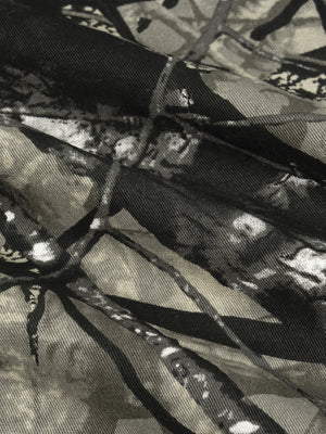 Close-up of the brown print, the branch pattern resolving into leaves, bark and open sky