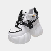 Trendige weiße Plateau-Sneaker