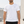 Mand i den hvide regular fit fitness-t-shirt, set forfra på et tag med lille sort skriftlogo på brystet