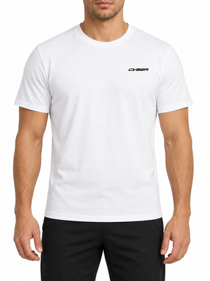 Hvid trænings-t-shirt med regular fit båret, set forfra på hvid baggrund, med rund hals og korte ærmer