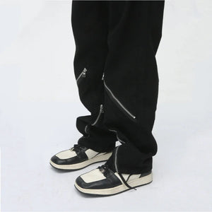 Pantalón negro estilo punk con cremallera