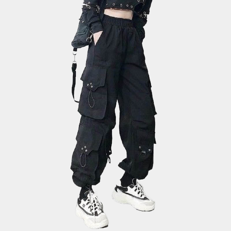 https://cyber-techwear.com/cdn/shop/products/Baggy-Cargo-Pants-techwear.jpg?v=1649090383