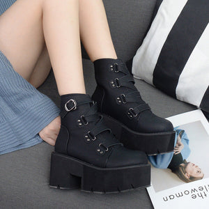 COMFORTABLE TECHWEAR BOOTS