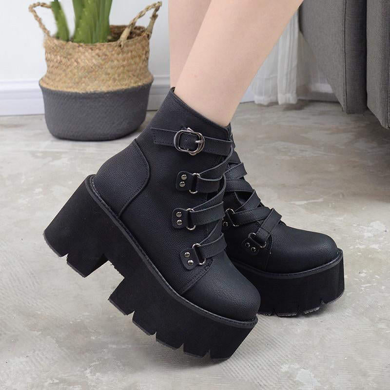 COMFORTABLE TECHWEAR BOOTS